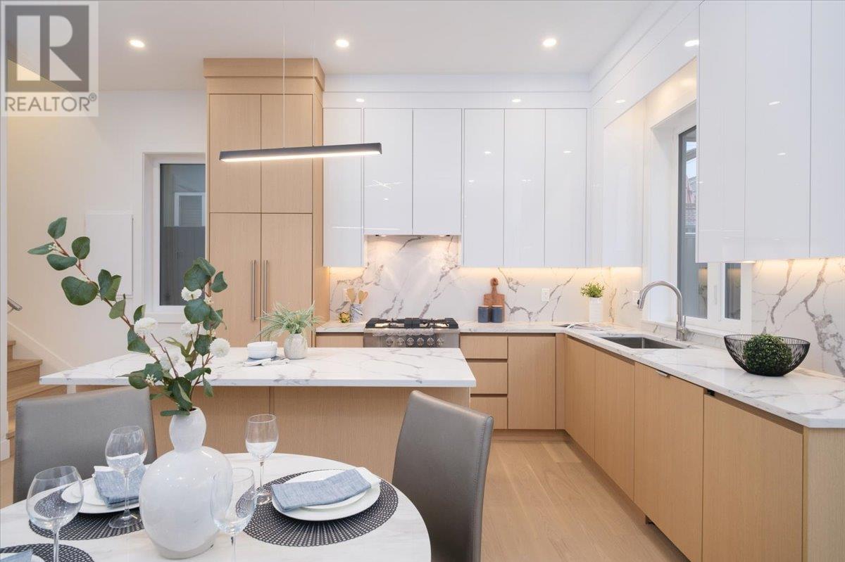 Listing Picture 10 of 23 : 2 2750 E 5TH AVENUE, Vancouver / 溫哥華 - 魯藝地產 Yvonne Lu Group - MLS Medallion Club Member