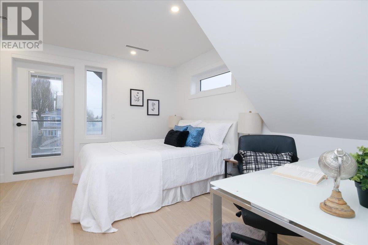 Listing Picture 19 of 23 : 2 2750 E 5TH AVENUE, Vancouver / 溫哥華 - 魯藝地產 Yvonne Lu Group - MLS Medallion Club Member