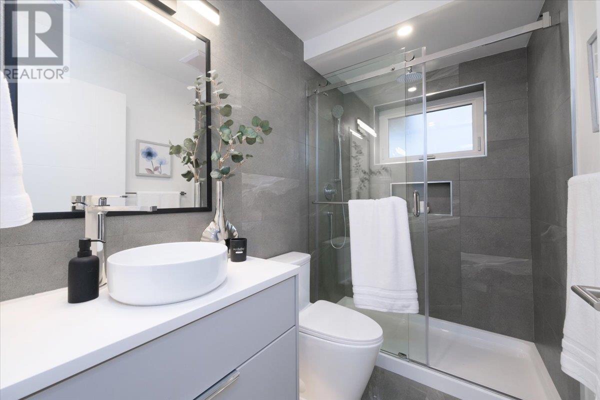 Listing Picture 22 of 23 : 2 2750 E 5TH AVENUE, Vancouver / 溫哥華 - 魯藝地產 Yvonne Lu Group - MLS Medallion Club Member