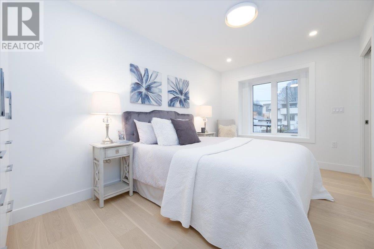 Listing Picture 17 of 23 : 2 2750 E 5TH AVENUE, Vancouver / 溫哥華 - 魯藝地產 Yvonne Lu Group - MLS Medallion Club Member