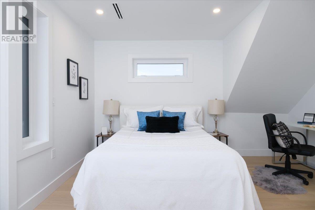 Listing Picture 20 of 23 : 2 2750 E 5TH AVENUE, Vancouver / 溫哥華 - 魯藝地產 Yvonne Lu Group - MLS Medallion Club Member