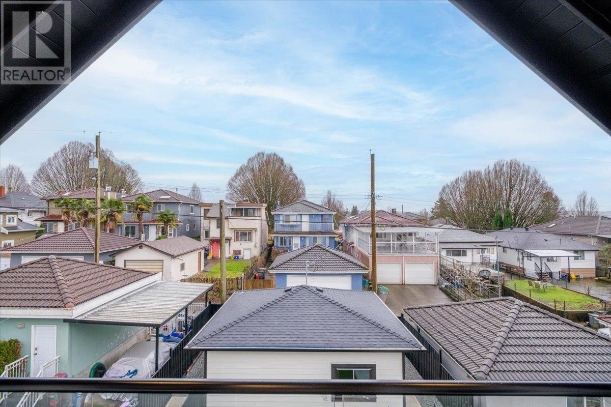 Listing Picture 23 of 23 : 2 2750 E 5TH AVENUE, Vancouver / 溫哥華 - 魯藝地產 Yvonne Lu Group - MLS Medallion Club Member