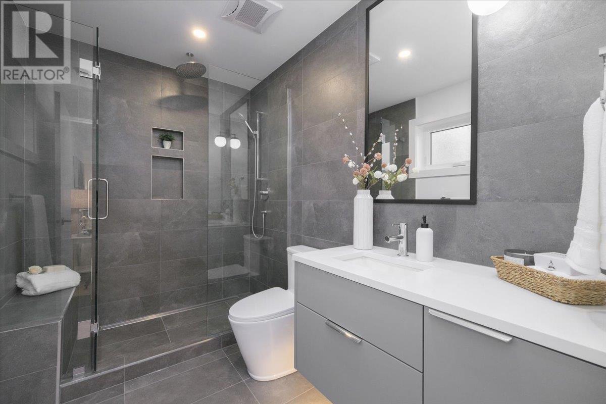 Listing Picture 15 of 23 : 2 2750 E 5TH AVENUE, Vancouver / 溫哥華 - 魯藝地產 Yvonne Lu Group - MLS Medallion Club Member