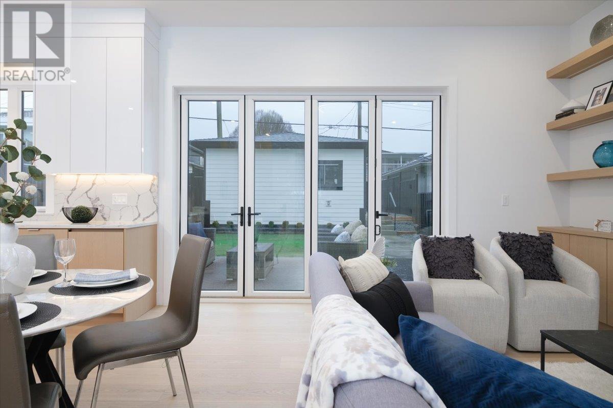 Listing Picture 5 of 23 : 2 2750 E 5TH AVENUE, Vancouver / 溫哥華 - 魯藝地產 Yvonne Lu Group - MLS Medallion Club Member