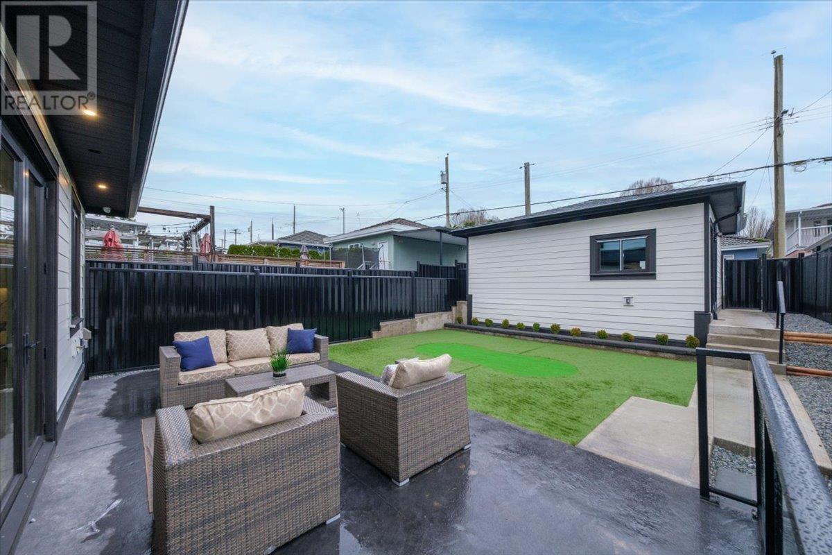 Listing Picture 4 of 23 : 2 2750 E 5TH AVENUE, Vancouver / 溫哥華 - 魯藝地產 Yvonne Lu Group - MLS Medallion Club Member