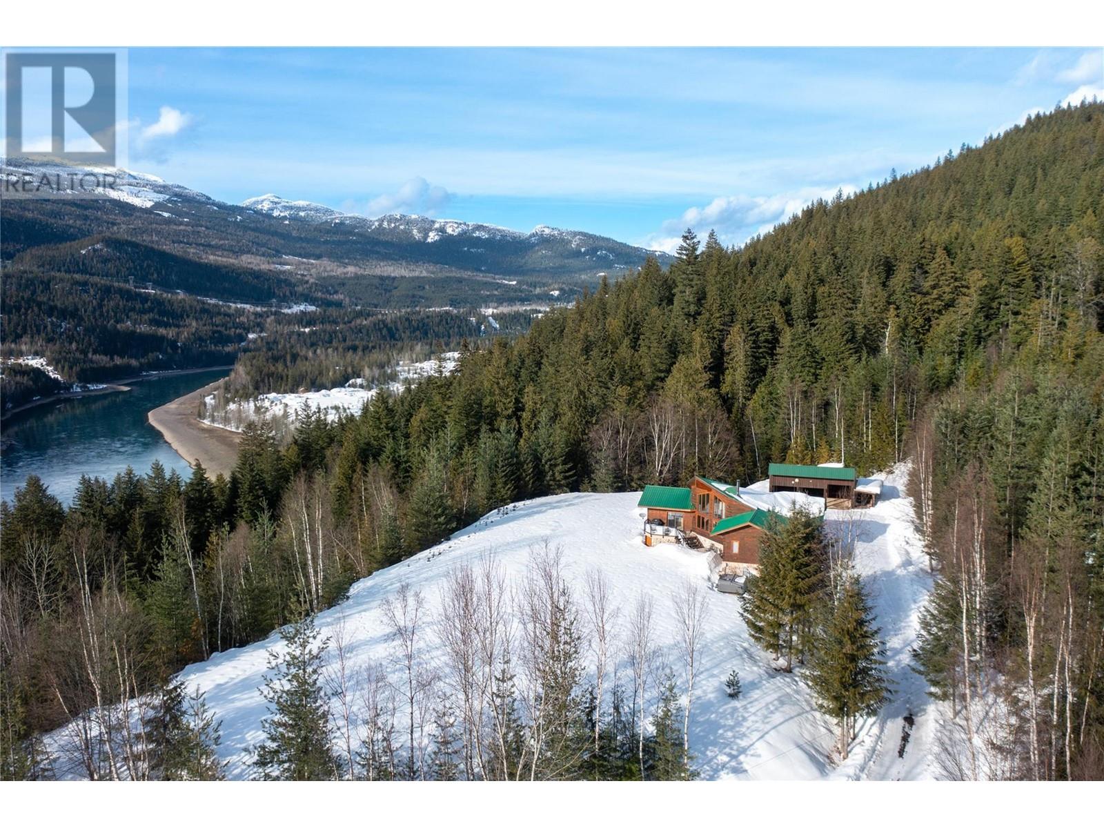 600 Highway 23 North, Revelstoke, British Columbia  V0E 2S0 - Photo 1 - 10336272