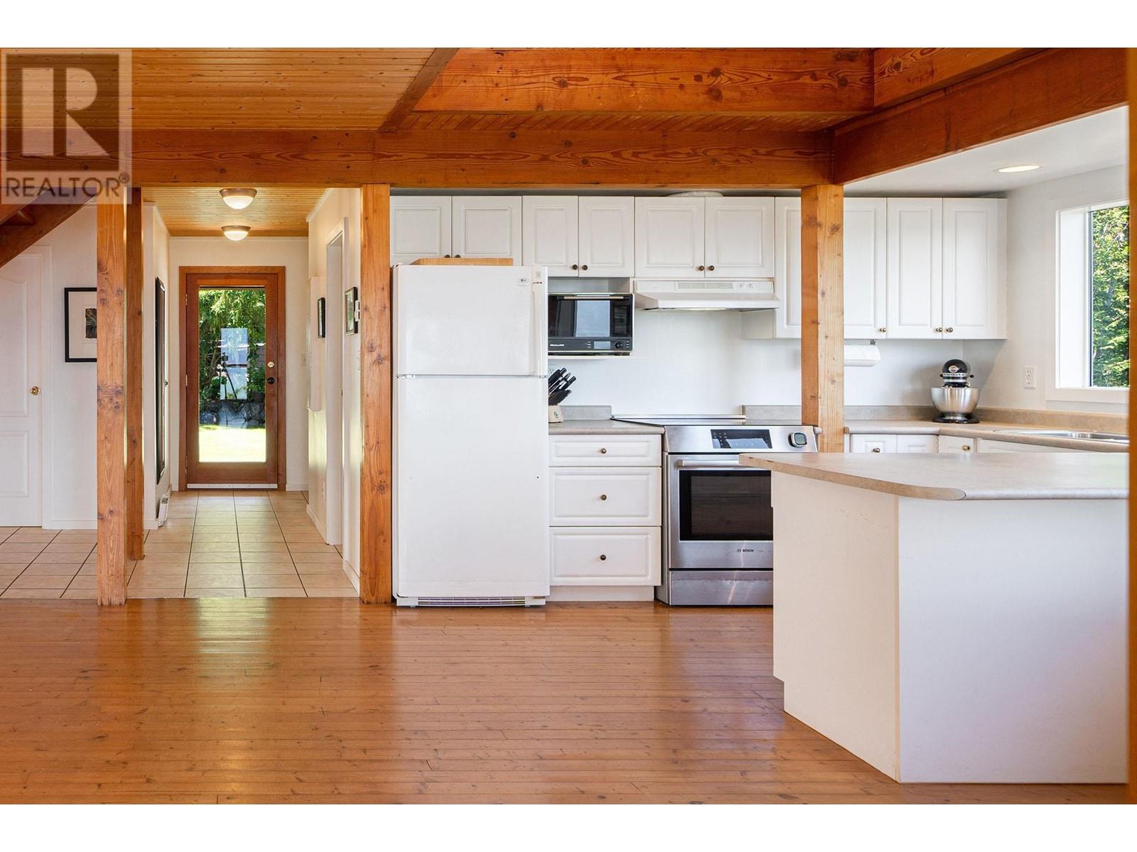 845 Valhalla Place, Bowen Island, British Columbia  V0N 1G1 - Photo 10 - R2944252