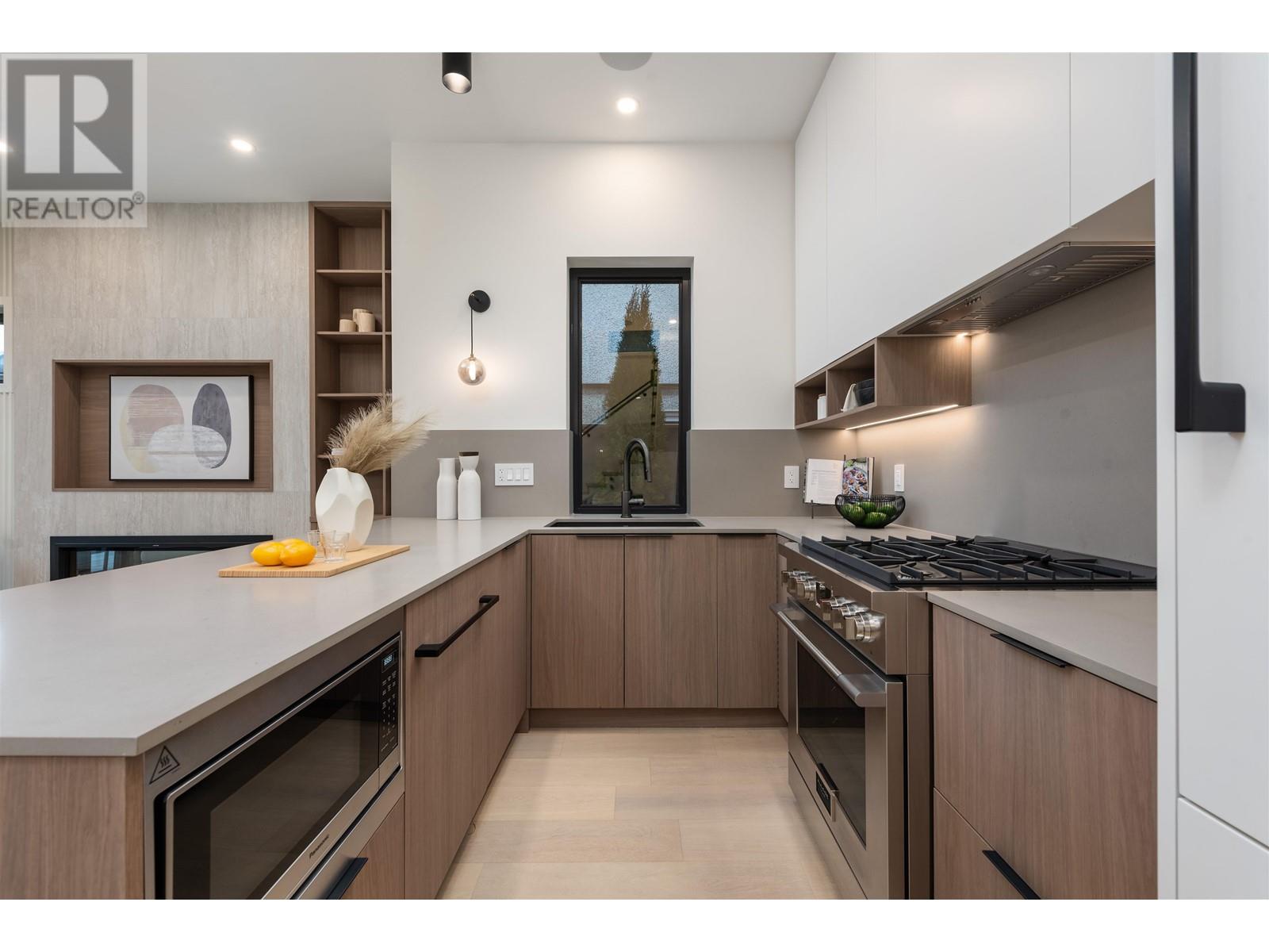 Listing Picture 11 of 40 : 1 351 E 38TH AVENUE, Vancouver / 溫哥華 - 魯藝地產 Yvonne Lu Group - MLS Medallion Club Member