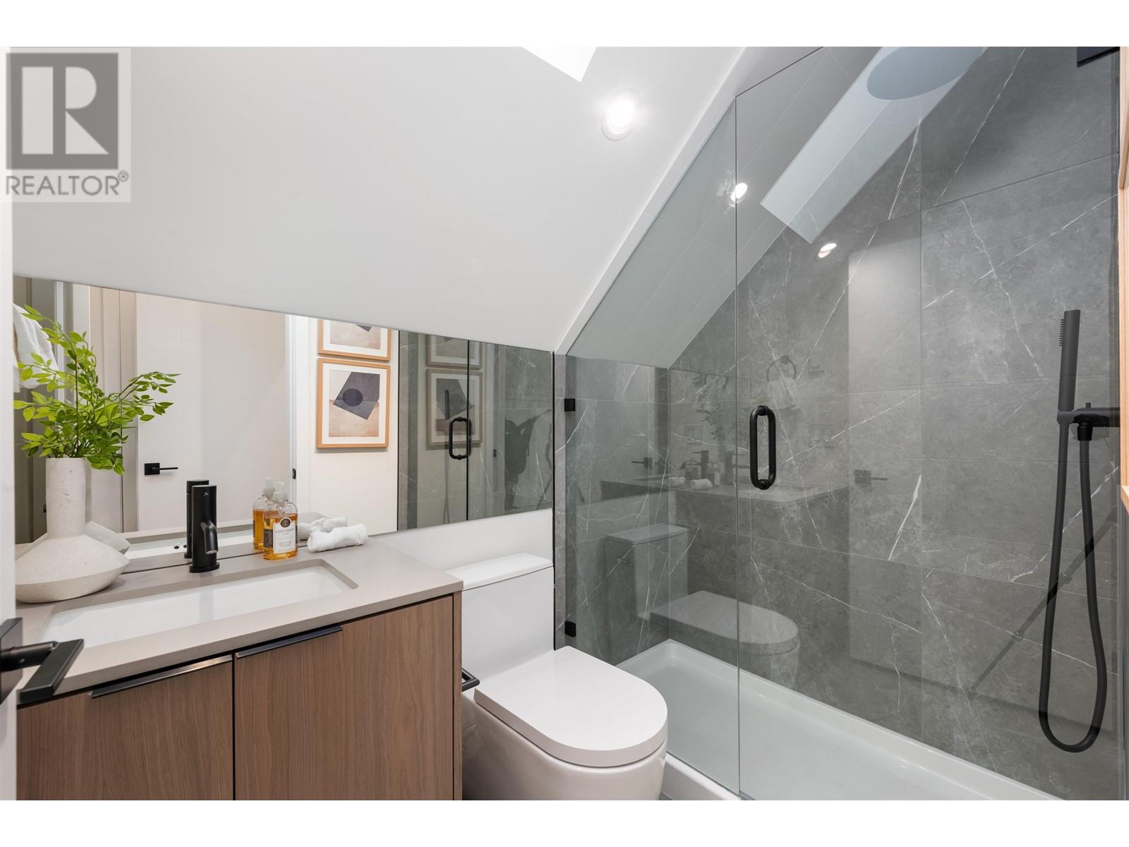 Listing Picture 32 of 40 : 1 351 E 38TH AVENUE, Vancouver / 溫哥華 - 魯藝地產 Yvonne Lu Group - MLS Medallion Club Member