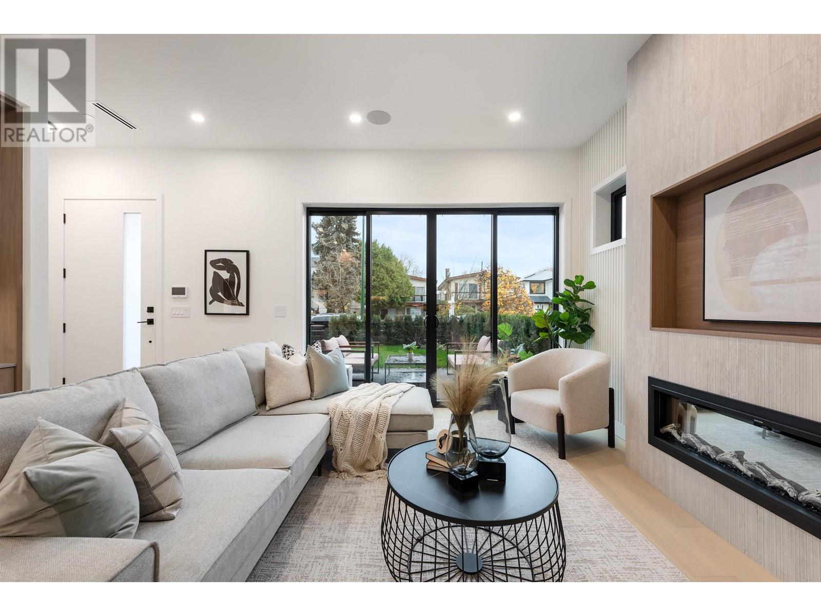 Listing Picture 5 of 40 : 1 351 E 38TH AVENUE, Vancouver / 溫哥華 - 魯藝地產 Yvonne Lu Group - MLS Medallion Club Member