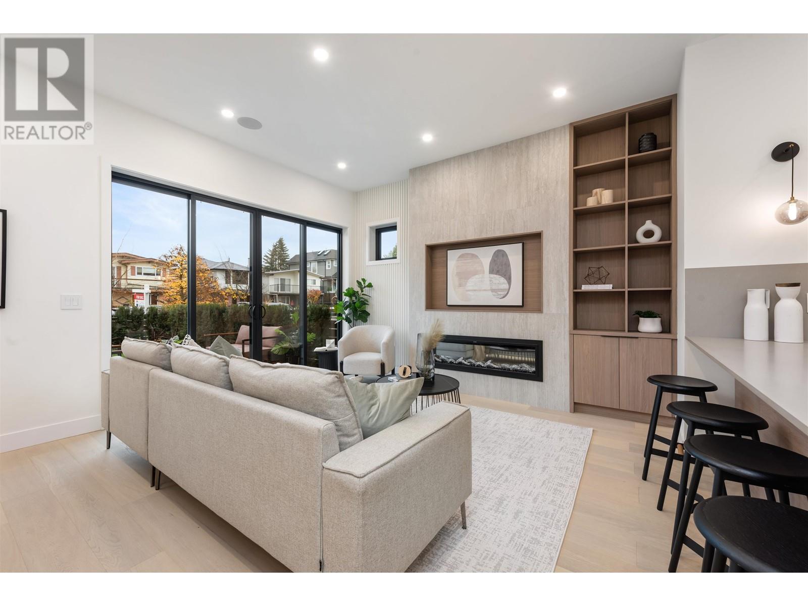 Listing Picture 7 of 40 : 1 351 E 38TH AVENUE, Vancouver / 溫哥華 - 魯藝地產 Yvonne Lu Group - MLS Medallion Club Member