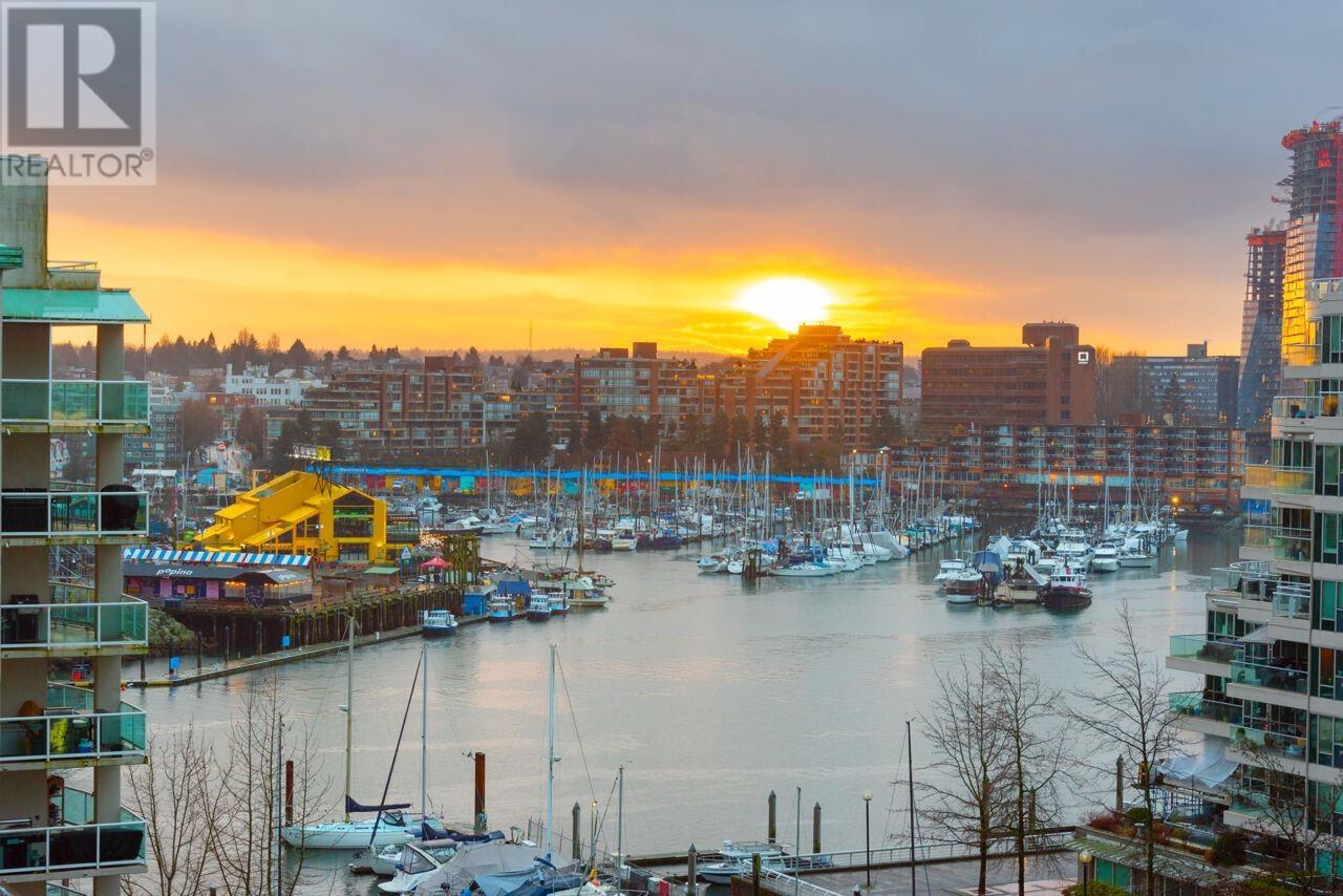 Listing Picture 15 of 35 : 805 1500 HOWE STREET, Vancouver / 溫哥華 - 魯藝地產 Yvonne Lu Group - MLS Medallion Club Member