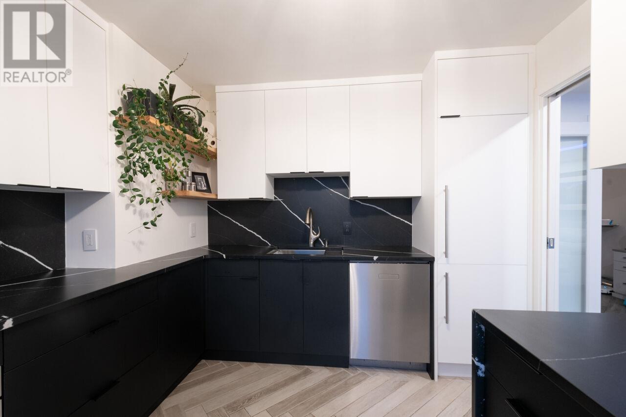 Listing Picture 17 of 35 : 805 1500 HOWE STREET, Vancouver / 溫哥華 - 魯藝地產 Yvonne Lu Group - MLS Medallion Club Member