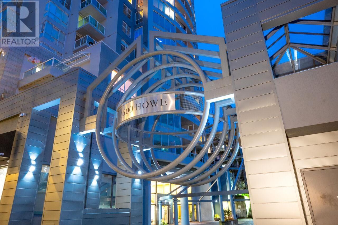 Listing Picture 3 of 35 : 805 1500 HOWE STREET, Vancouver / 溫哥華 - 魯藝地產 Yvonne Lu Group - MLS Medallion Club Member