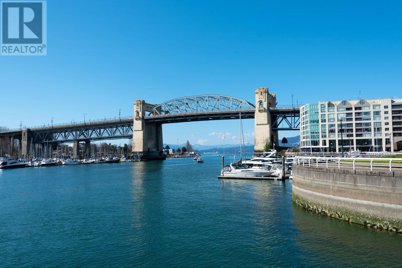 Listing Picture 32 of 35 : 805 1500 HOWE STREET, Vancouver / 溫哥華 - 魯藝地產 Yvonne Lu Group - MLS Medallion Club Member