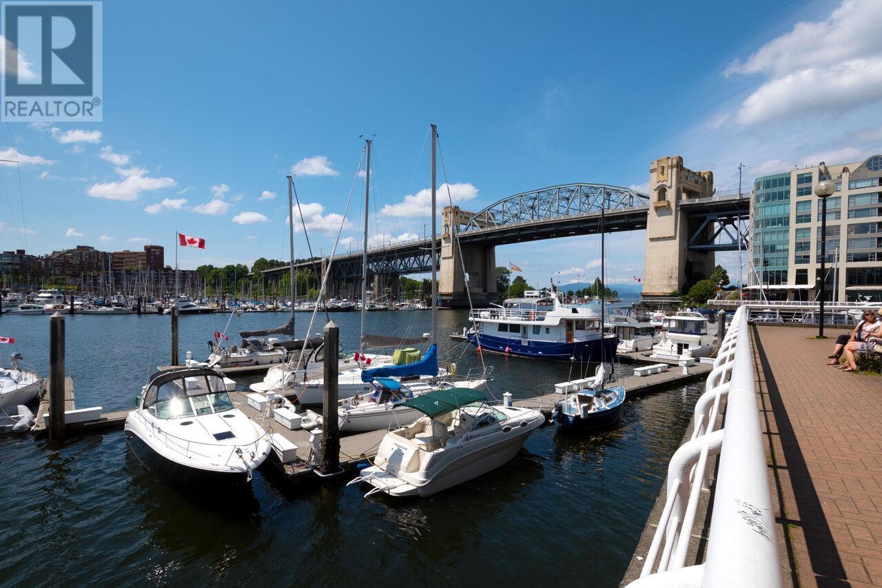 Listing Picture 33 of 35 : 805 1500 HOWE STREET, Vancouver / 溫哥華 - 魯藝地產 Yvonne Lu Group - MLS Medallion Club Member