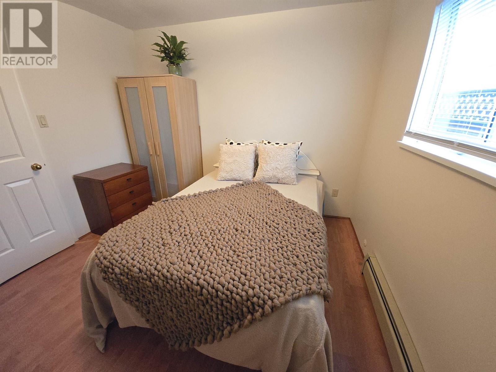 Listing Picture 11 of 22 : 3317 E 2ND AVENUE, Vancouver / 溫哥華 - 魯藝地產 Yvonne Lu Group - MLS Medallion Club Member