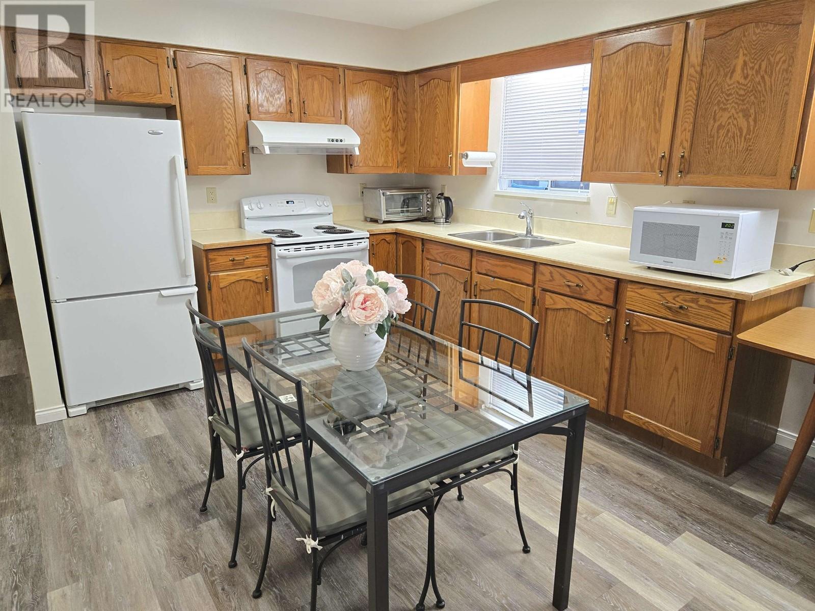 Listing Picture 16 of 22 : 3317 E 2ND AVENUE, Vancouver / 溫哥華 - 魯藝地產 Yvonne Lu Group - MLS Medallion Club Member