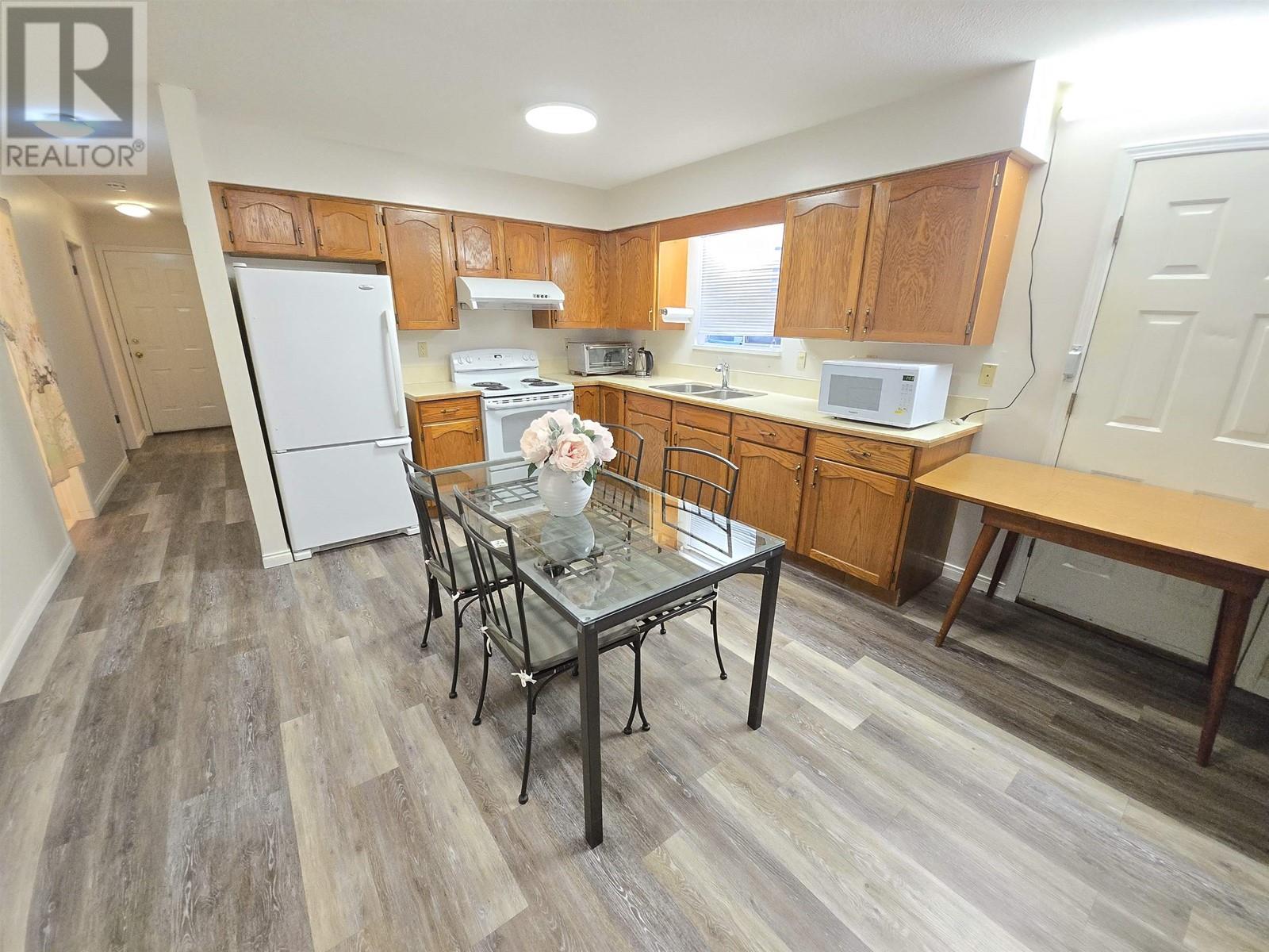 Listing Picture 17 of 22 : 3317 E 2ND AVENUE, Vancouver / 溫哥華 - 魯藝地產 Yvonne Lu Group - MLS Medallion Club Member