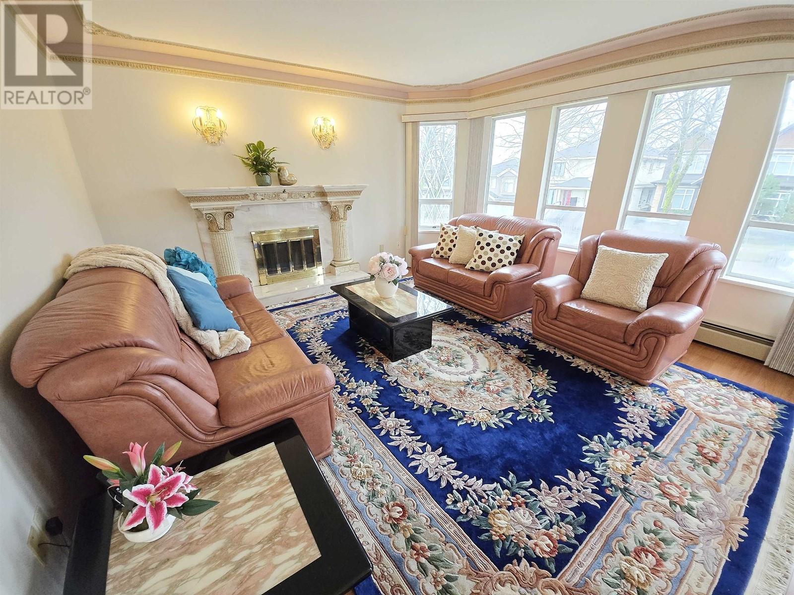 Listing Picture 2 of 22 : 3317 E 2ND AVENUE, Vancouver / 溫哥華 - 魯藝地產 Yvonne Lu Group - MLS Medallion Club Member