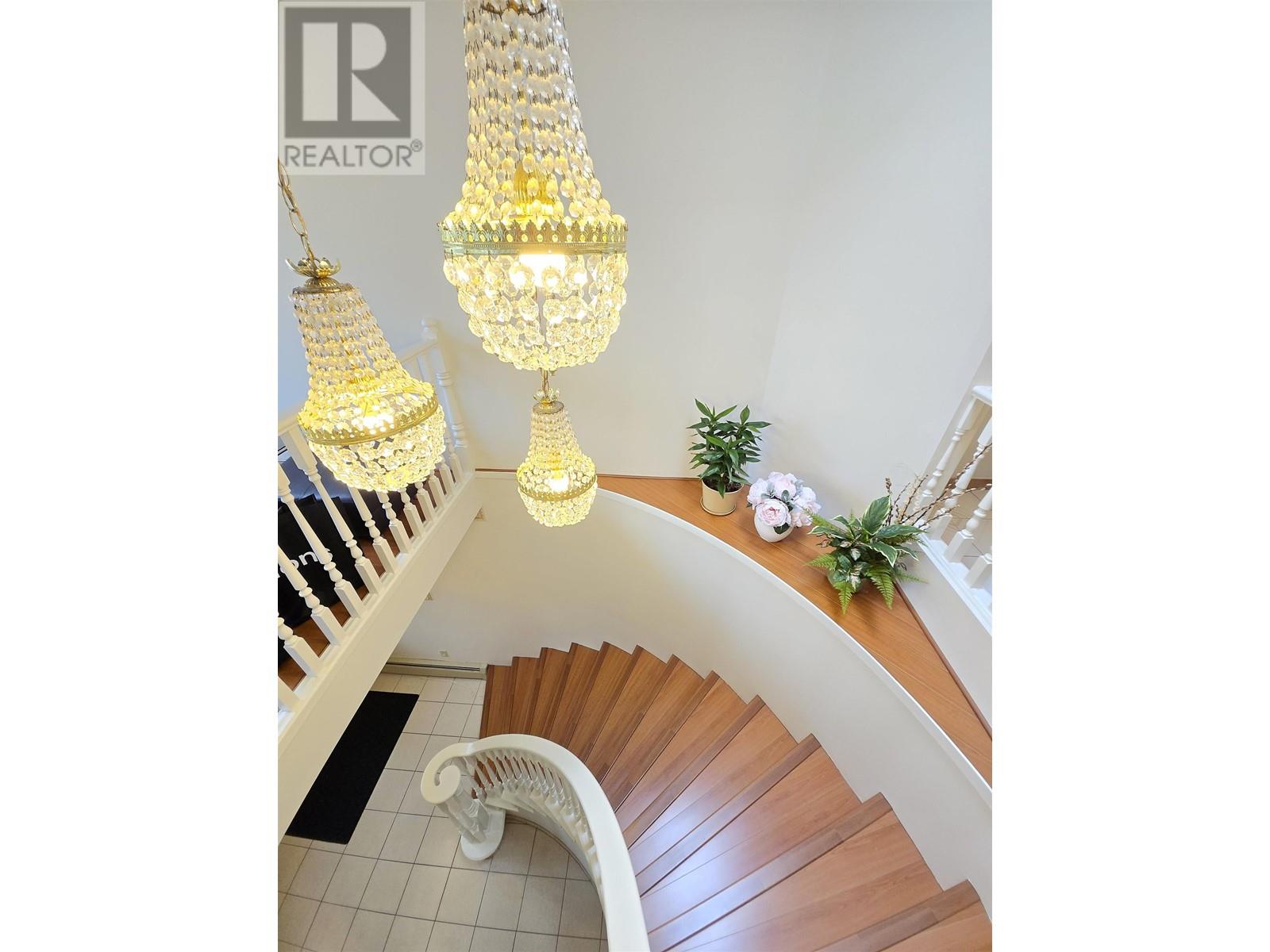 Listing Picture 4 of 22 : 3317 E 2ND AVENUE, Vancouver / 溫哥華 - 魯藝地產 Yvonne Lu Group - MLS Medallion Club Member