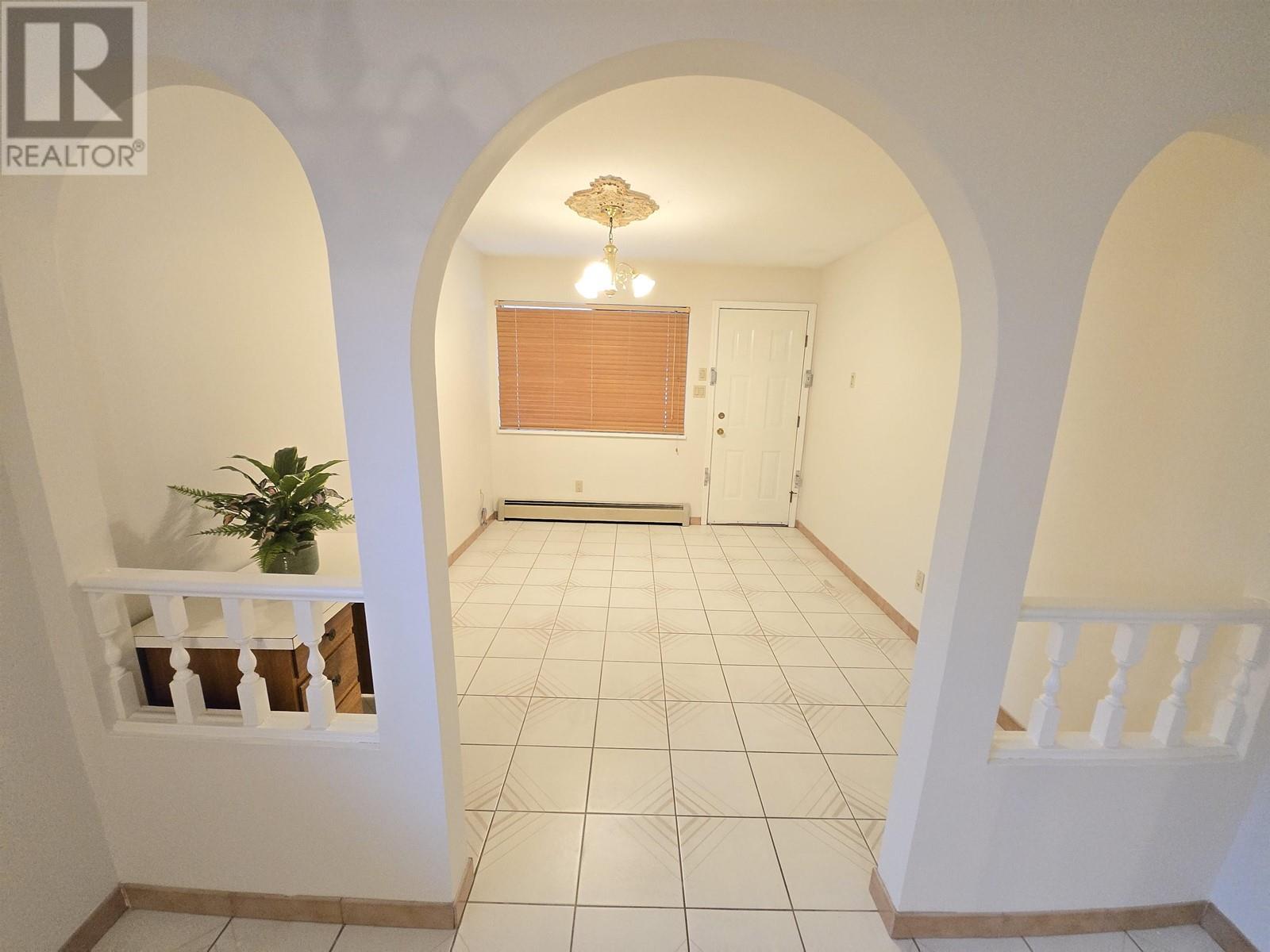 Listing Picture 9 of 22 : 3317 E 2ND AVENUE, Vancouver / 溫哥華 - 魯藝地產 Yvonne Lu Group - MLS Medallion Club Member