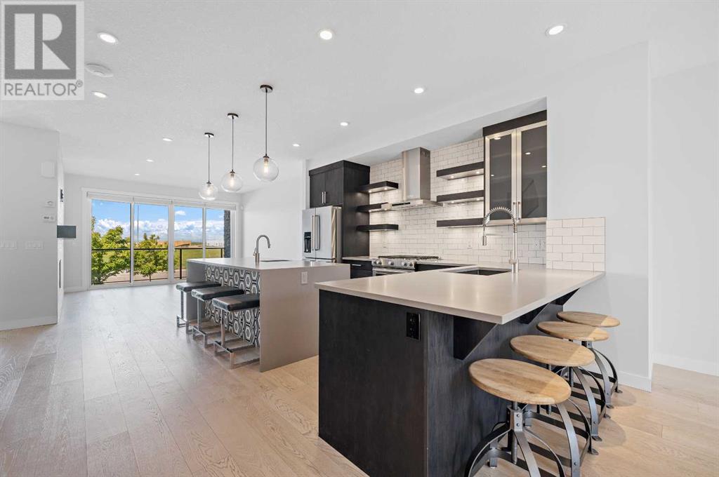 Property at 5604 37 Street SW image 1