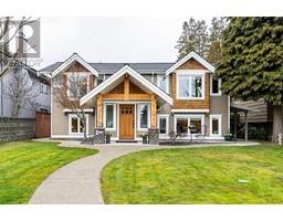 884 E 13TH STREET, North Vancouver, British Columbia