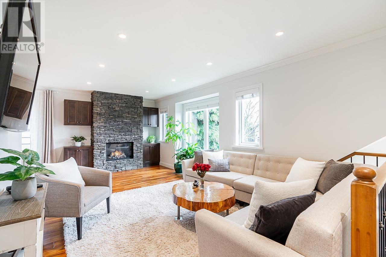 884 E 13th Street, North Vancouver, British Columbia  V7L 2M9 - Photo 4 - R2969705