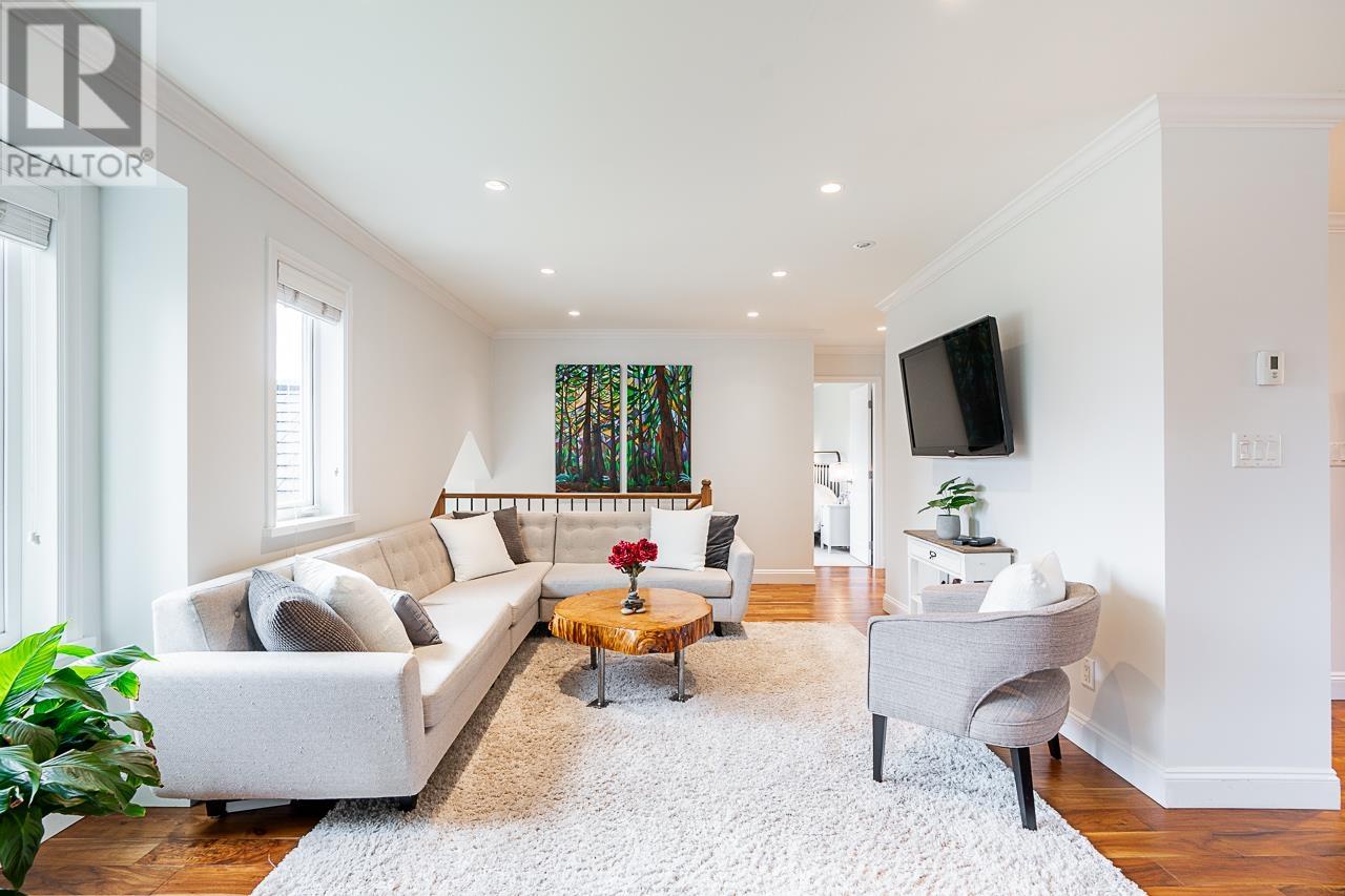884 E 13th Street, North Vancouver, British Columbia  V7L 2M9 - Photo 6 - R2969705