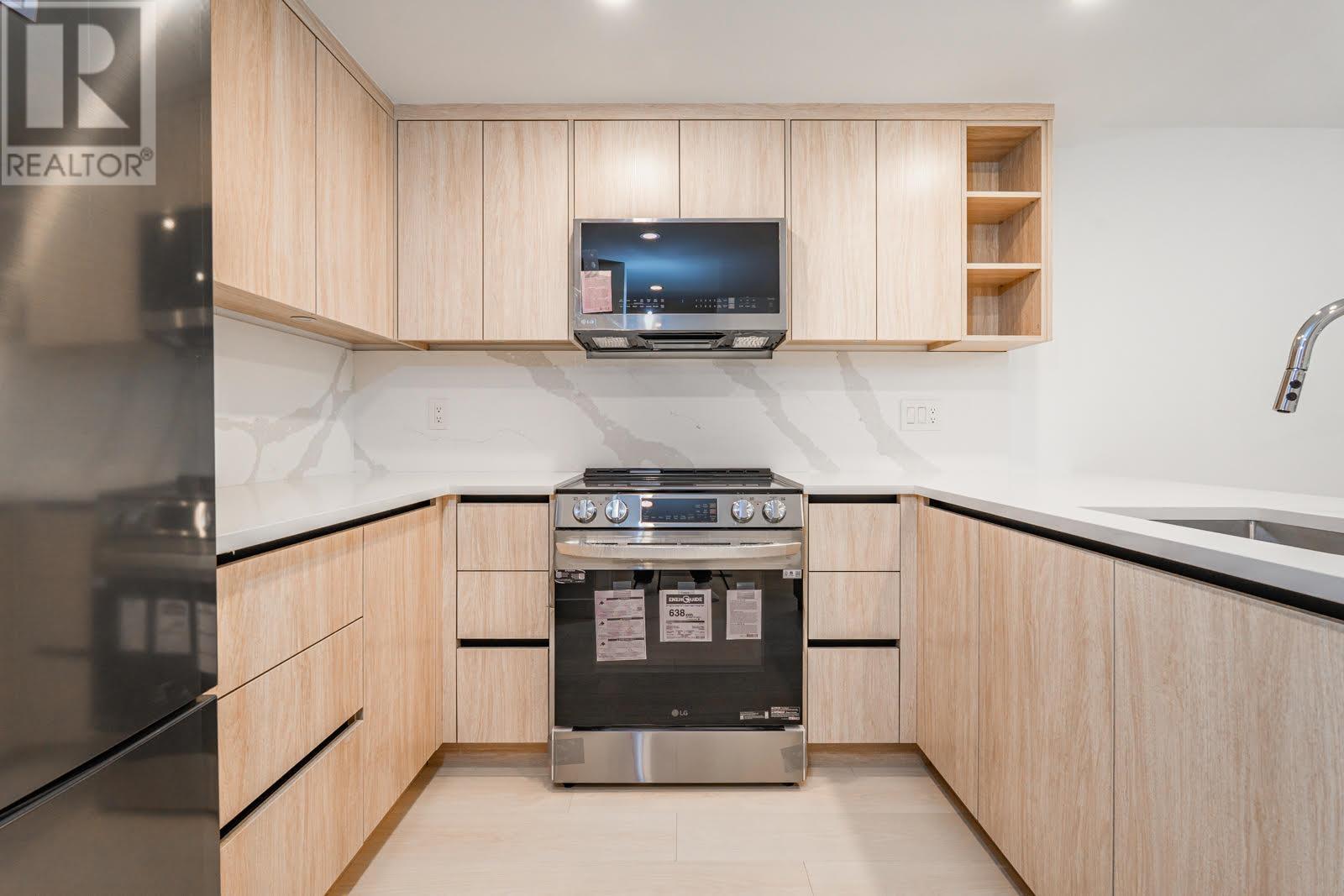 Listing Picture 14 of 33 : 205 3441 CURLE AVENUE, Burnaby / 本拿比 - 魯藝地產 Yvonne Lu Group - MLS Medallion Club Member