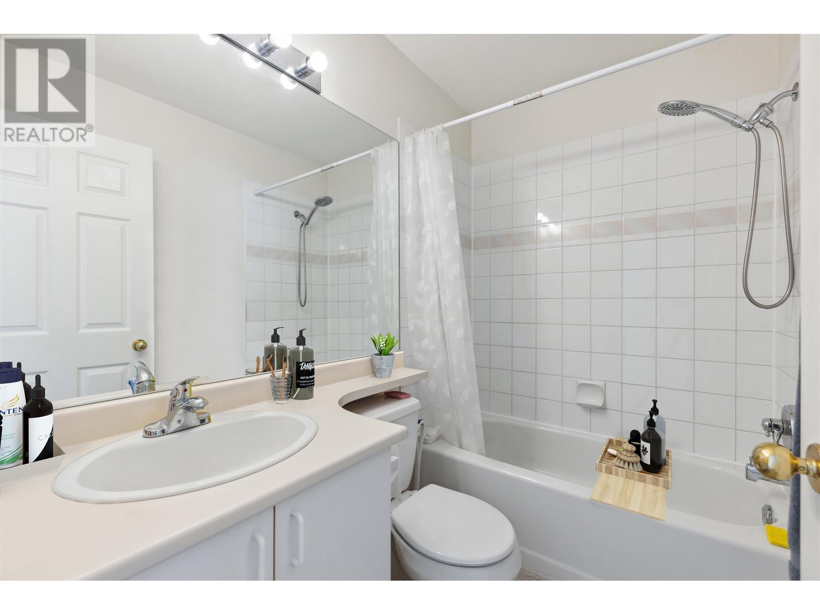 Listing Picture 12 of 24 : 30 12500 MCNEELY DRIVE, Richmond / 烈治文 - 魯藝地產 Yvonne Lu Group - MLS Medallion Club Member