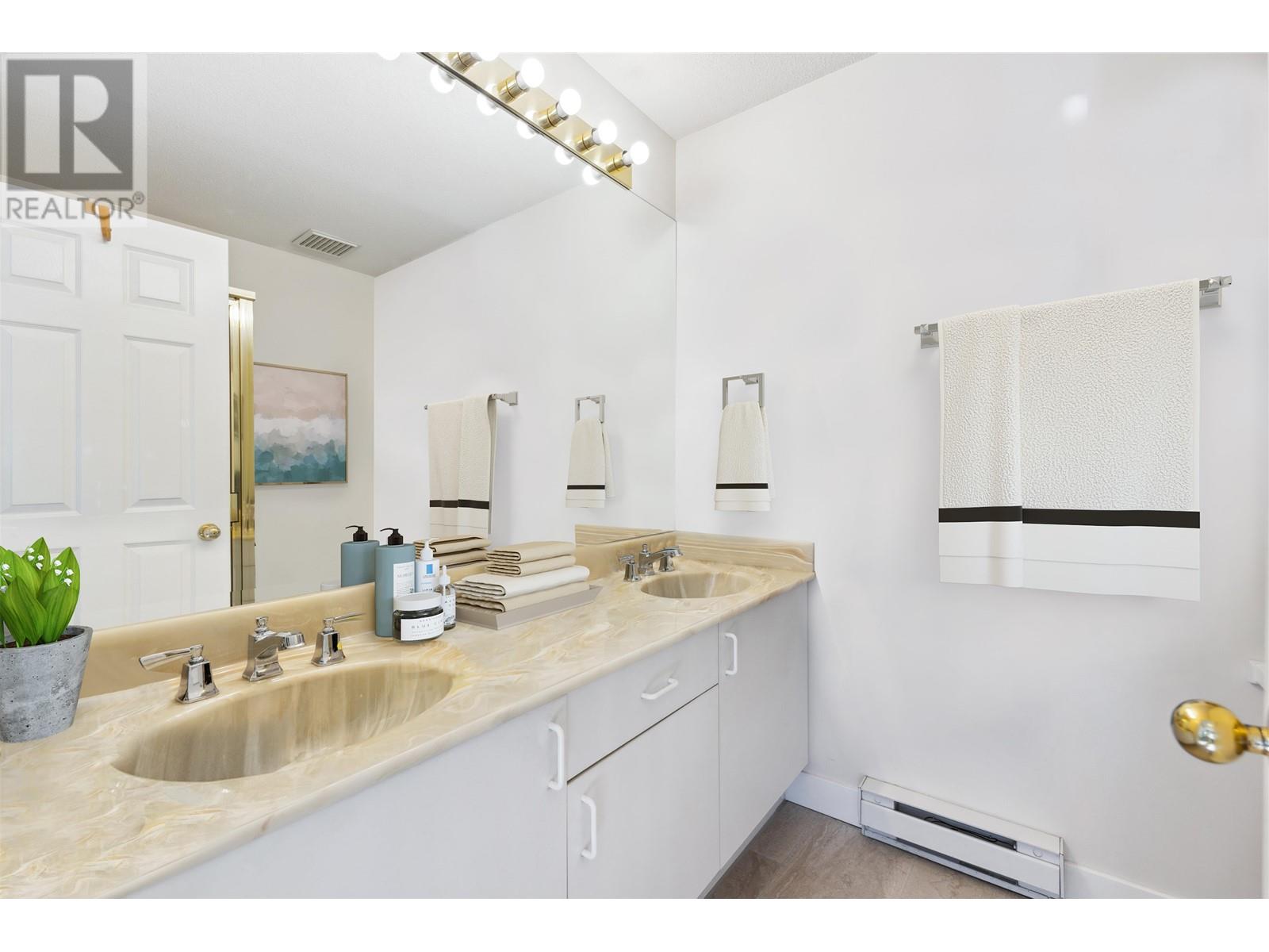 Listing Picture 13 of 24 : 30 12500 MCNEELY DRIVE, Richmond / 烈治文 - 魯藝地產 Yvonne Lu Group - MLS Medallion Club Member