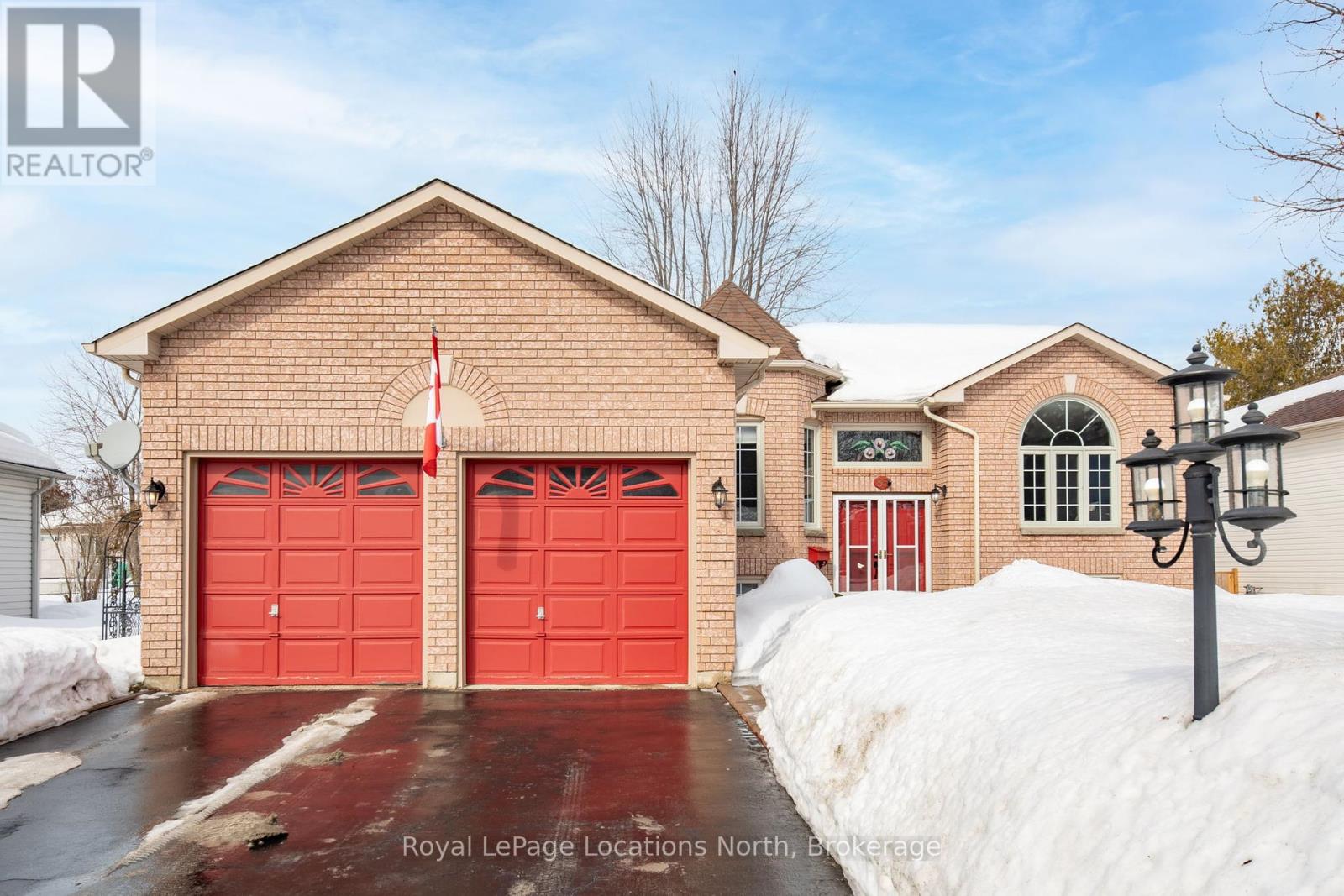 85 Silver Birch Avenue, Wasaga Beach, Ontario  L9Z 1N8 - Photo 1 - S11990294