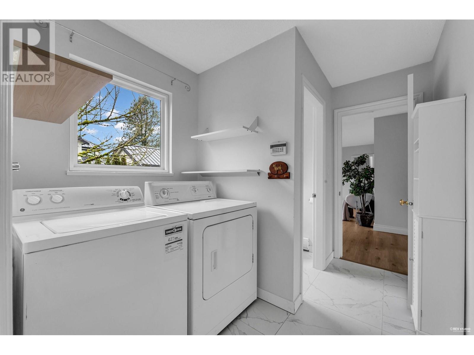 1033 Kennedy Avenue, North Vancouver, British Columbia  V7R 1L6 - Photo 16 - R2971089