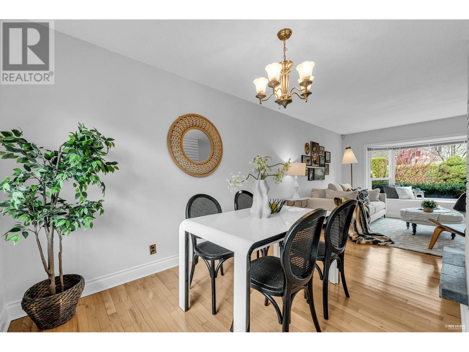 1033 Kennedy Avenue, North Vancouver, British Columbia  V7R 1L6 - Photo 3 - R2971089