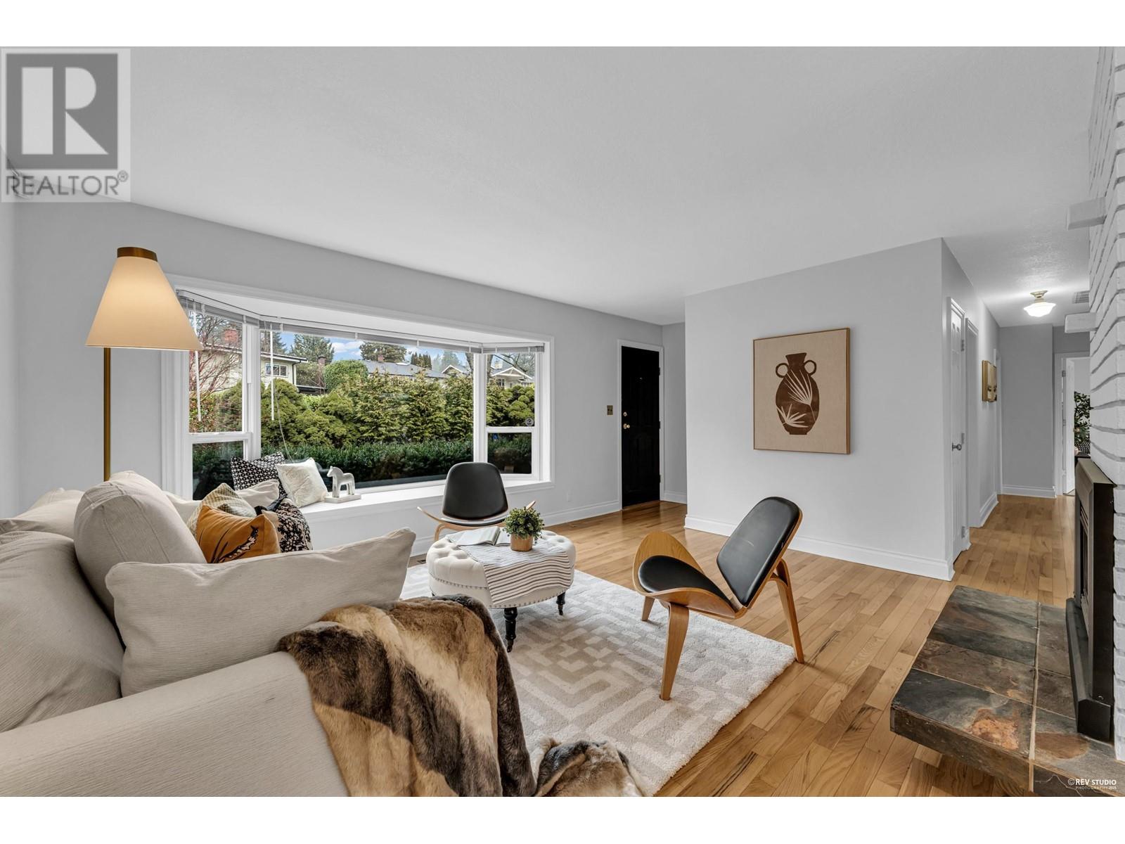 1033 Kennedy Avenue, North Vancouver, British Columbia  V7R 1L6 - Photo 5 - R2971089