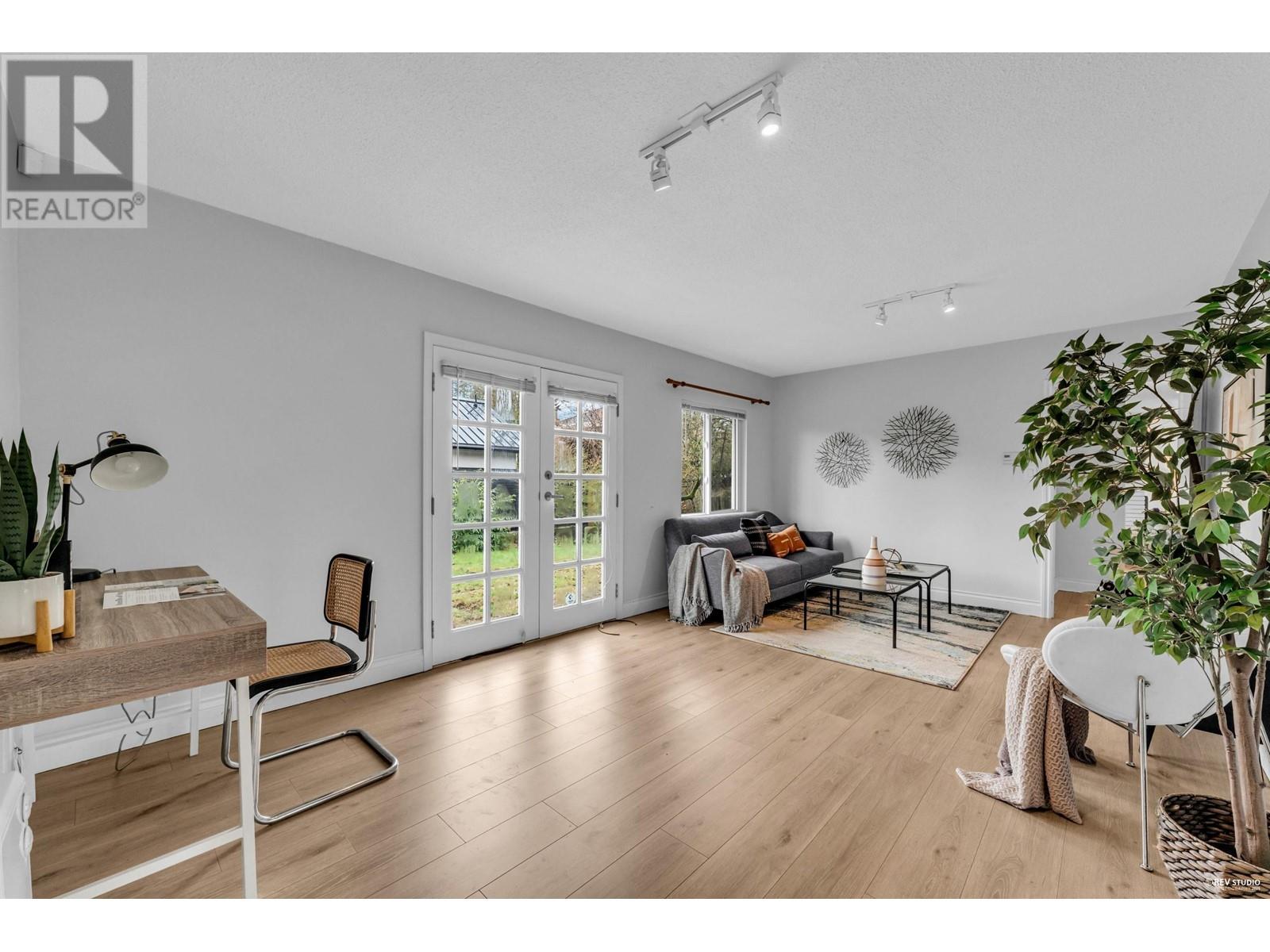 1033 Kennedy Avenue, North Vancouver, British Columbia  V7R 1L6 - Photo 12 - R2971089