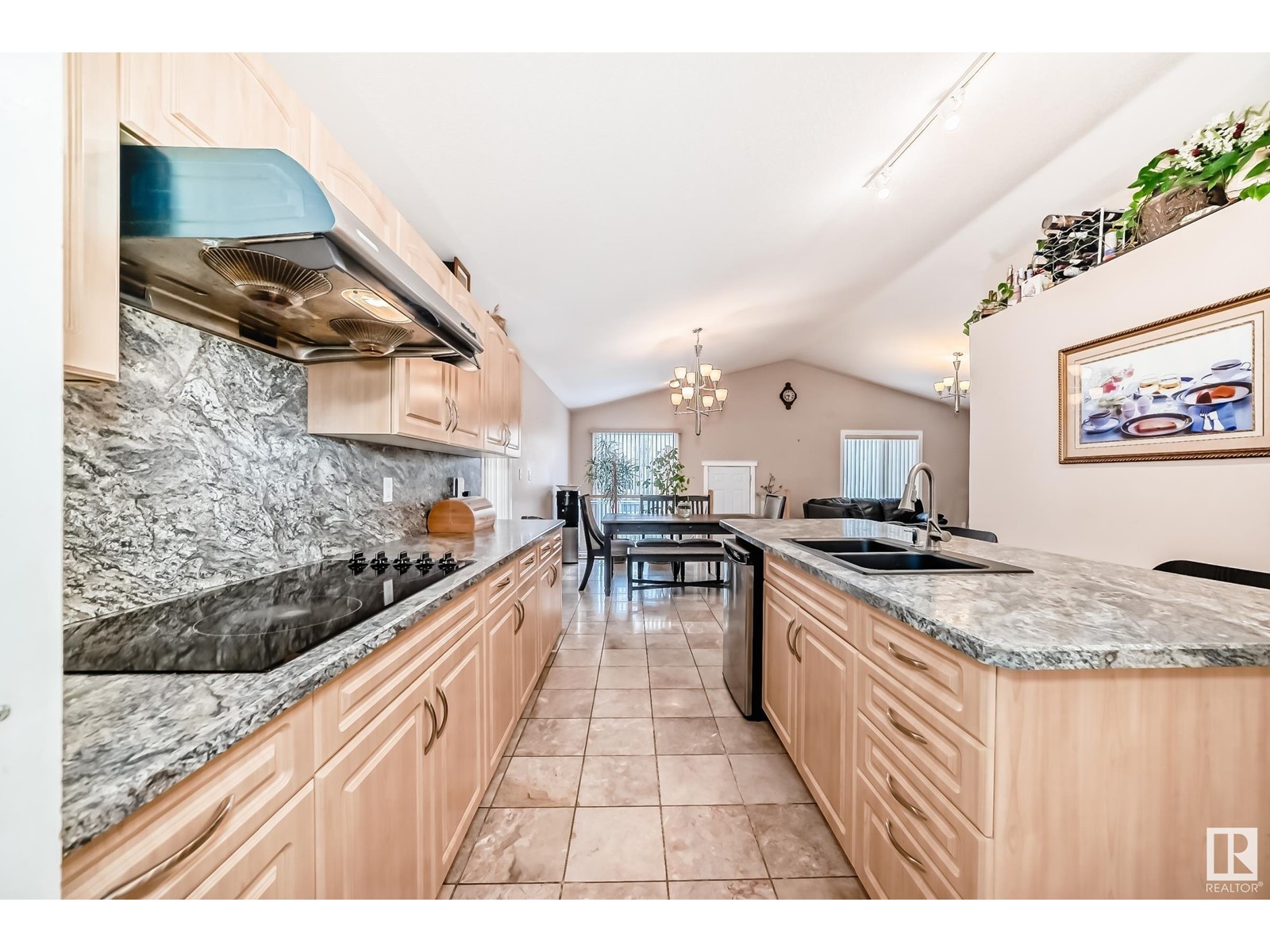 Property at 10632 180 AV NW image 5