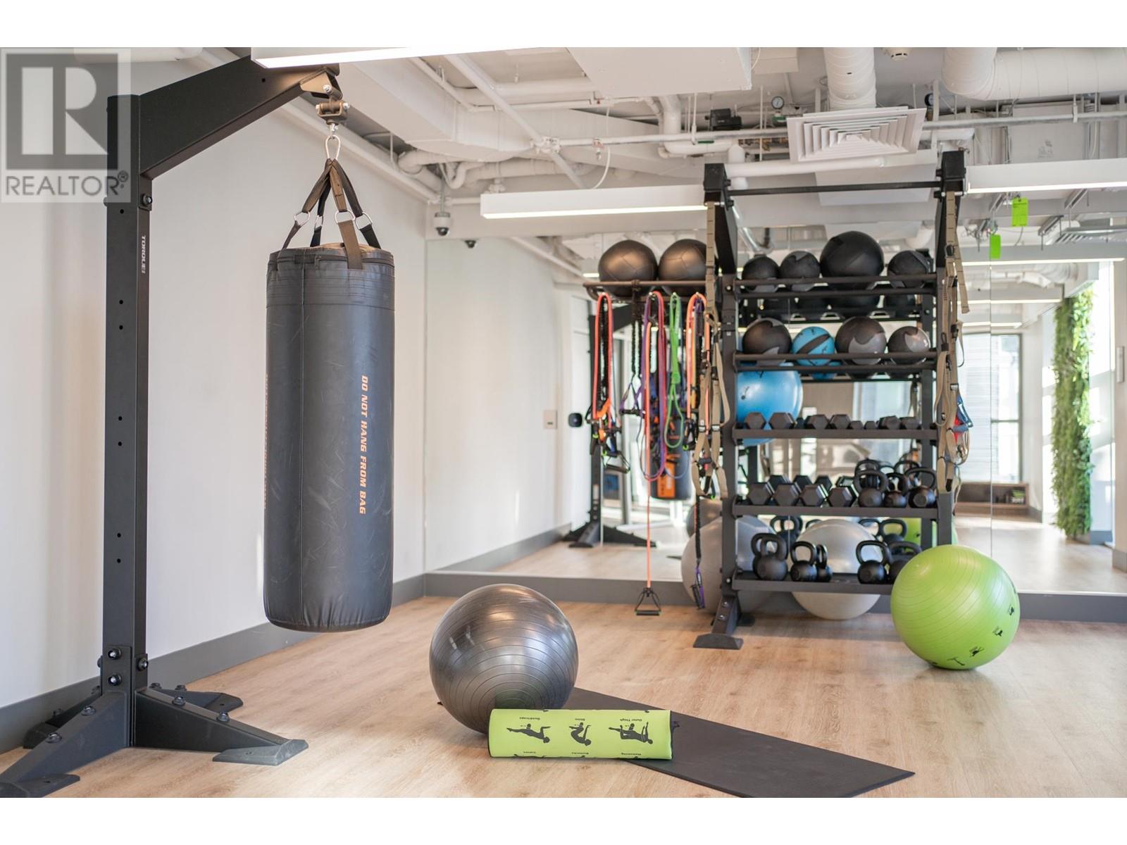 Listing Picture 27 of 33 : 1309 3430 E KENT AVENUE SOUTH, Vancouver / 溫哥華 - 魯藝地產 Yvonne Lu Group - MLS Medallion Club Member