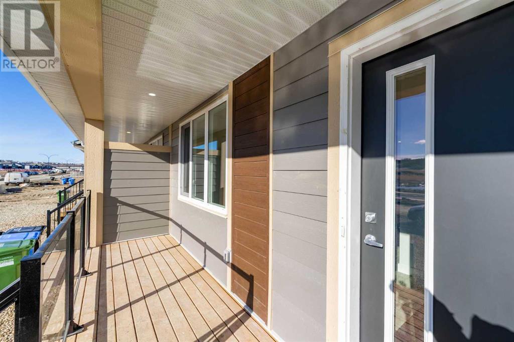 Property at 526 WOLF WILLOW Boulevard SE image 3