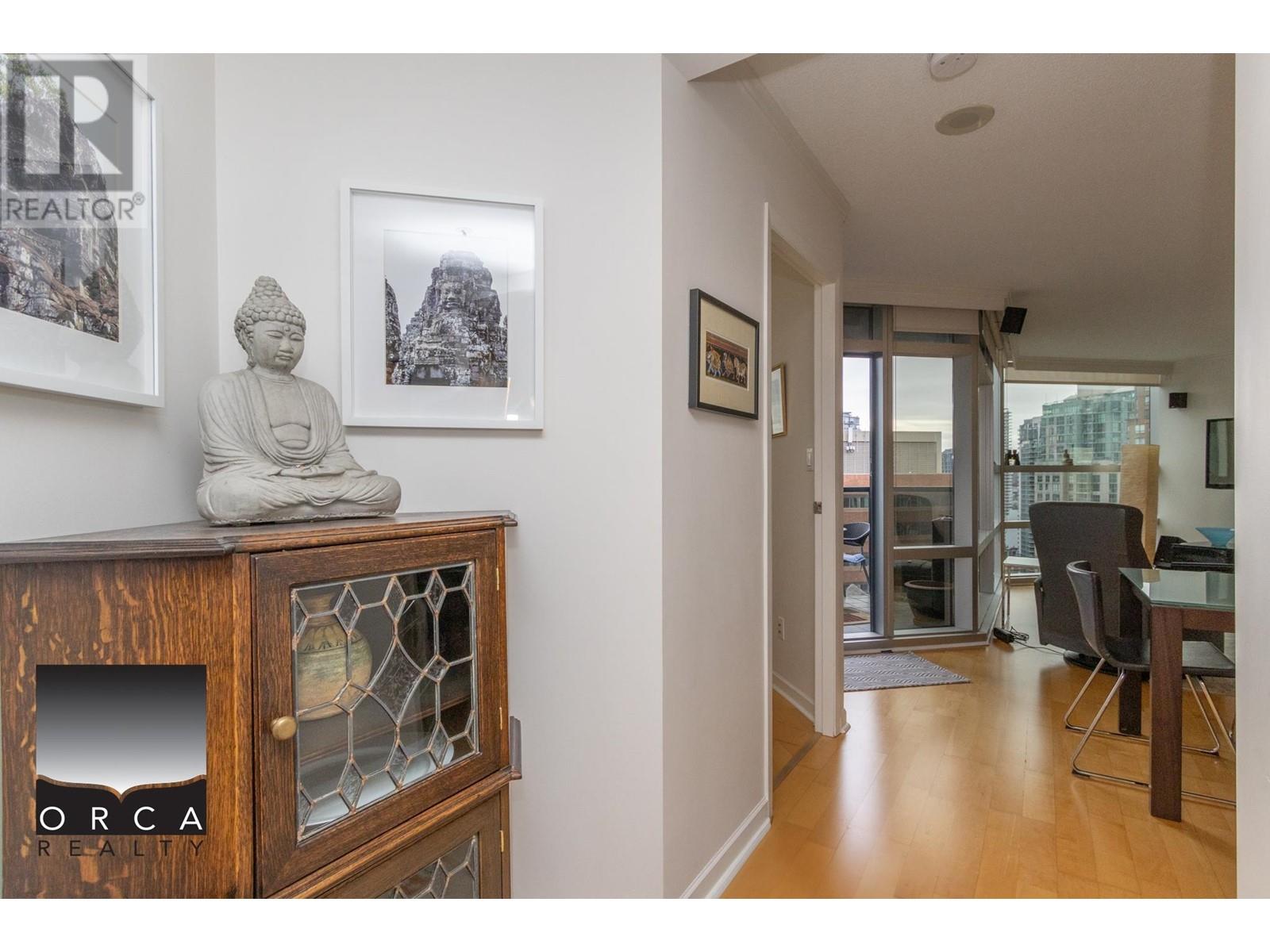 1810 1050 Burrard Street, Vancouver, British Columbia  V6Z 2R9 - Photo 2 - R2971186