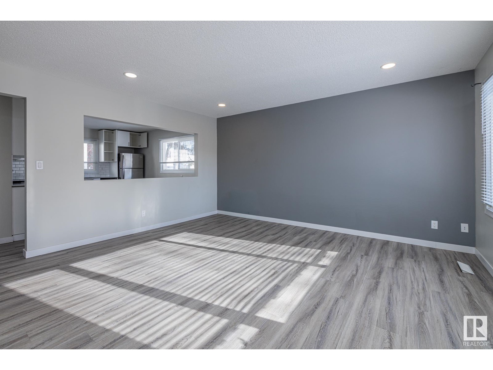 Property at 8504 121 AV NW image 3
