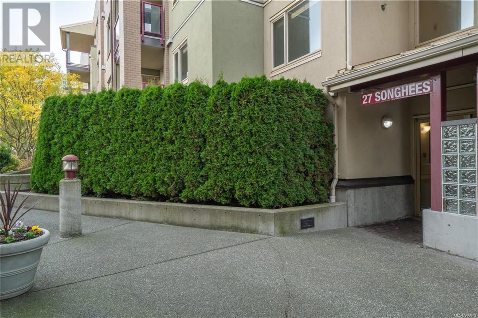 Property at 206 27 Songhees Rd image 2