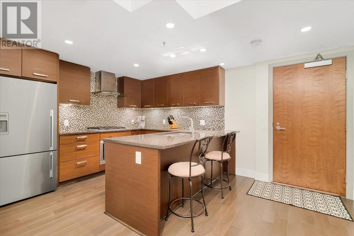 Property at 103 210 W 13TH STREET image 3
