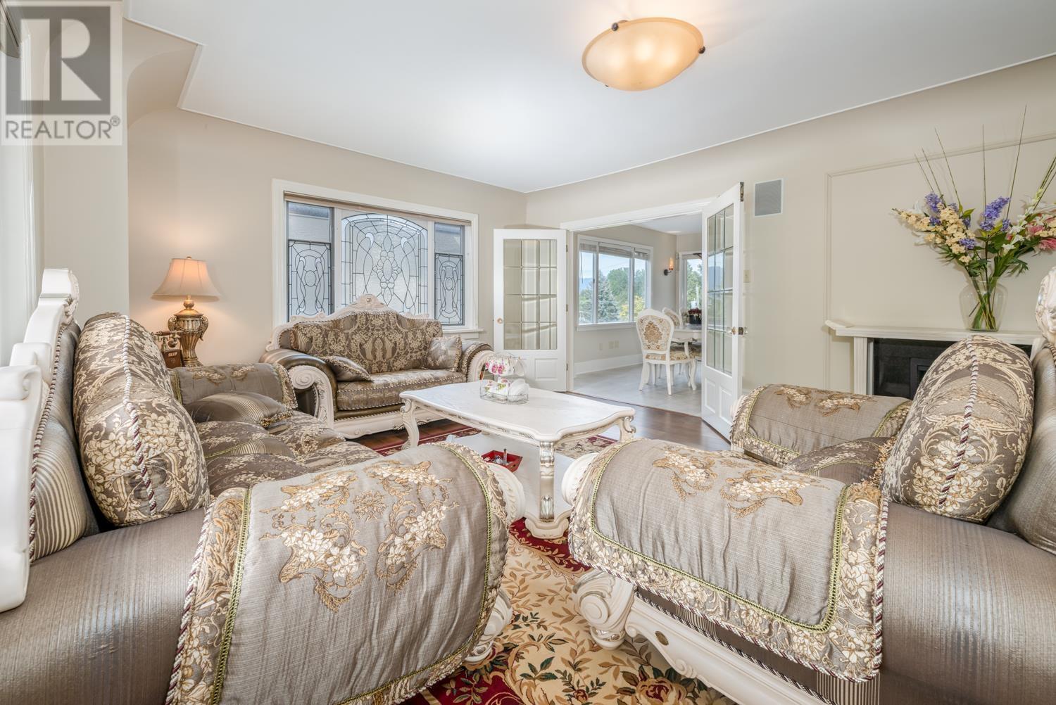 Property at 4389 LOCARNO CRESCENT image 4