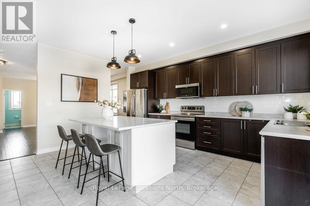13 Academy Avenue, Wasaga Beach, Ontario  L9Z 0G9 - Photo 10 - S11990378