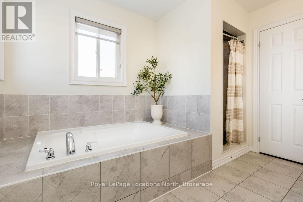 13 Academy Avenue, Wasaga Beach, Ontario  L9Z 0G9 - Photo 20 - S11990378