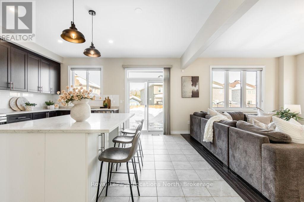 13 Academy Avenue, Wasaga Beach, Ontario  L9Z 0G9 - Photo 7 - S11990378