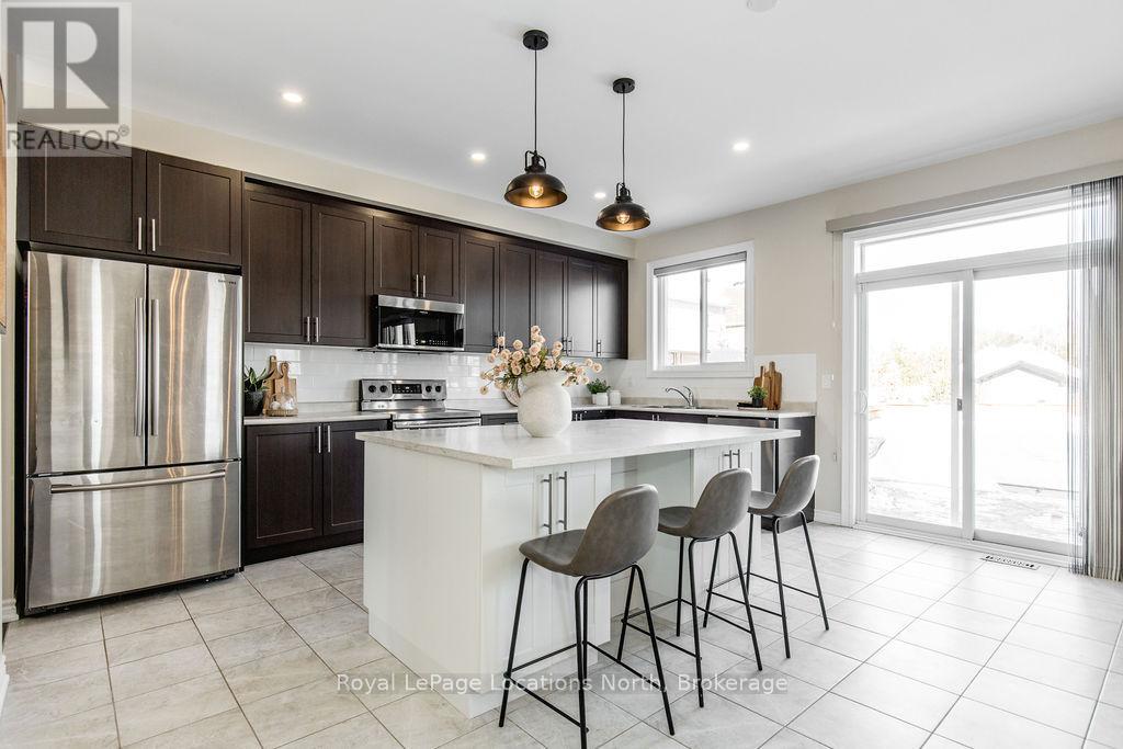 13 Academy Avenue, Wasaga Beach, Ontario  L9Z 0G9 - Photo 8 - S11990378